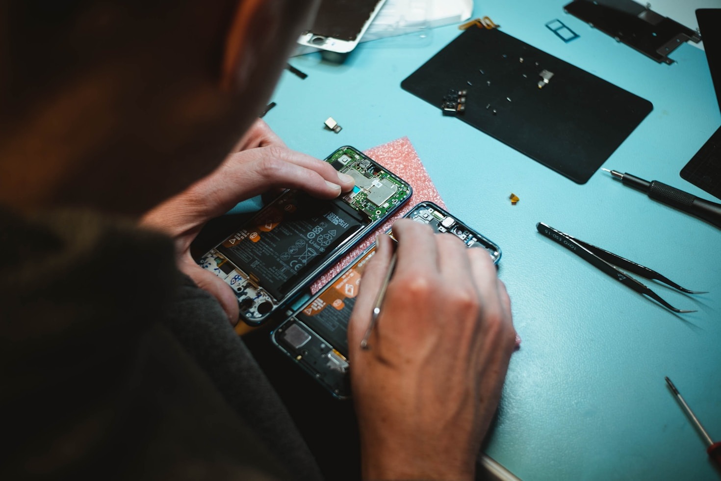 Top 5 Reasons to Choose Us for Phone Repairs