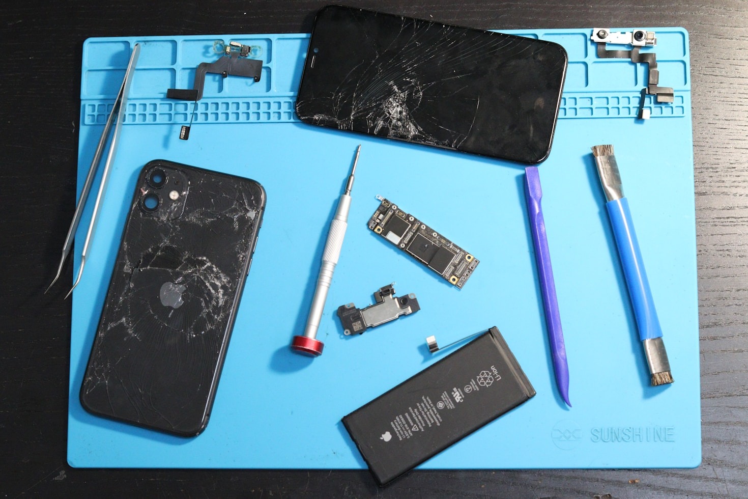 How Our Experts Restore Damaged Phones Efficiently